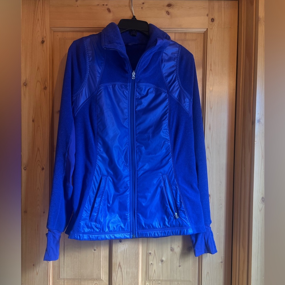LULULEMON BLUE JACKET. SZ L